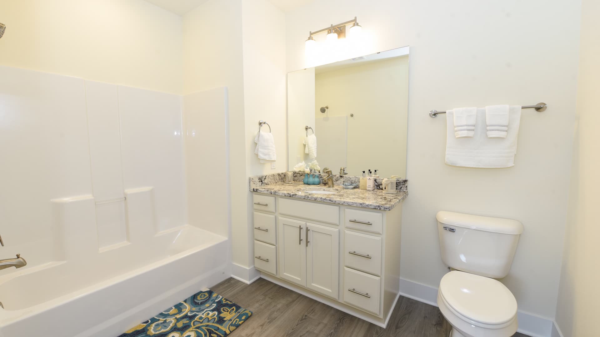 Photos of Greenfield Highlands Apartments in Greenfield, WI